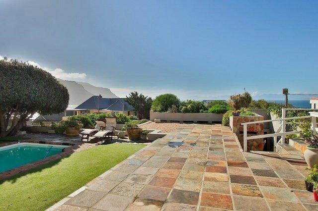4 Bedroom Property for Sale in Fish Hoek Western Cape